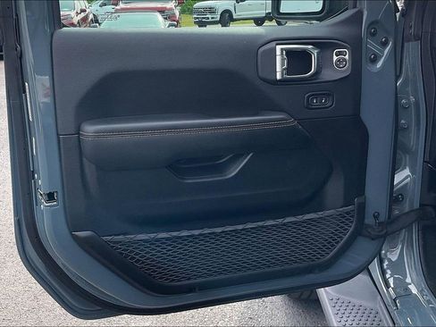 Used 2025 Jeep Wrangler Unlimited Sahara AWD/4WD image 22