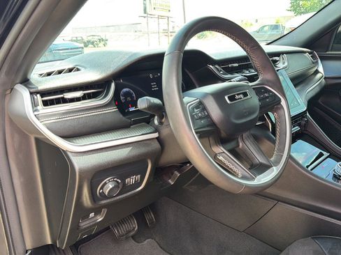 Used 2024 Jeep Grand Cherokee Altitude AWD/4WD image 13