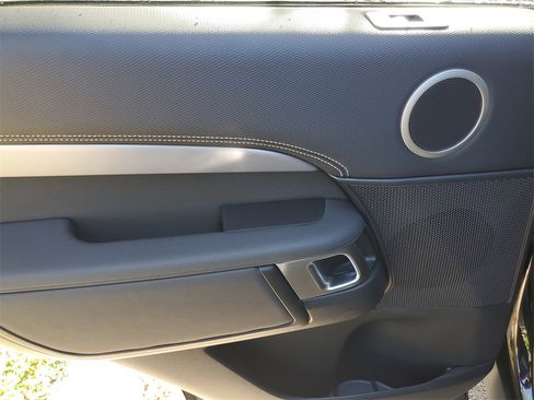 Used 2023 Land Rover Discovery S R-Dynamic image 12