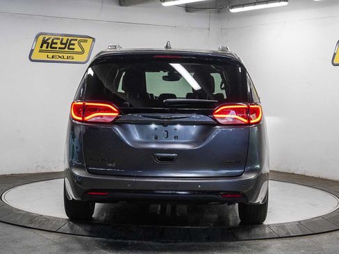 Used 2020 Chrysler Pacifica Limited FWD image 3