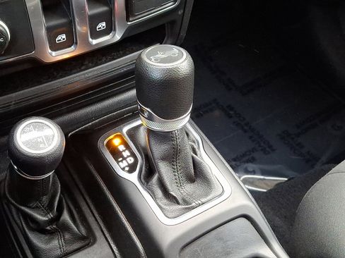 Certified 2019 Jeep Wrangler Sport image 13