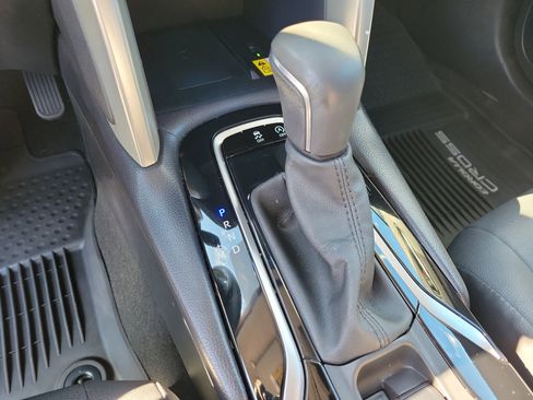 Used 2022 Toyota Corolla Cross XLE image 30