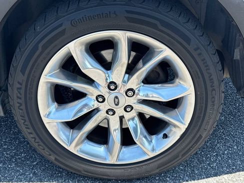 Used 2014 Ford Explorer XLT w/ Equipment Group 202A FWD image 19