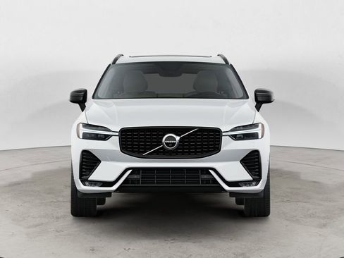 Certified 2023 Volvo XC60 B5 Plus w/ Climate Package AWD/4WD image 2
