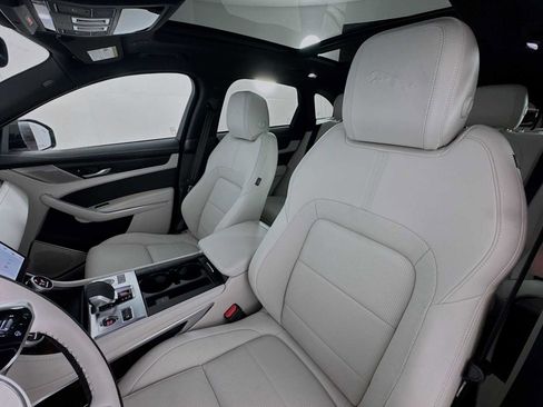 New 2025 Jaguar F-PACE R-Dynamic S image 9