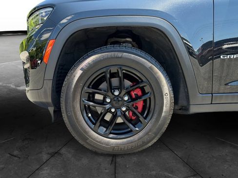 Used 2024 Jeep Grand Cherokee Laredo X w/ Luxury Tech Group I AWD/4WD image 14