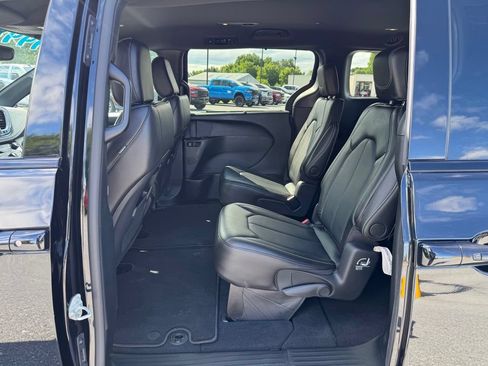 Certified 2024 Chrysler Pacifica Touring-L w/ S Appearance Package AWD/4WD image 25