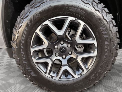 Used 2025 RAM 1500 Laramie AWD/4WD image 13
