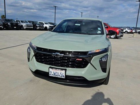 Used 2024 Chevrolet Trax RS w/ Driver Confidence Package FWD image 3