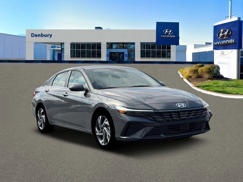 New 2026 Hyundai Elantra Limited w/ Cargo Package FWD image 11
