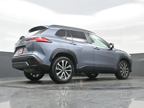Used 2022 Toyota Corolla Cross XLE image 34