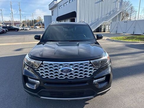 Used 2023 Ford Explorer Platinum w/ Technology Package image 2