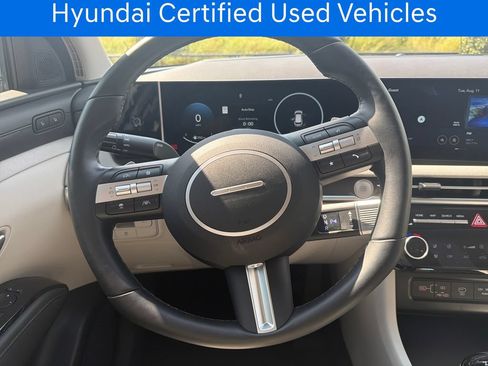 Certified 2025 Hyundai Tucson Limited AWD/4WD image 18