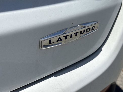 Used 2024 Jeep Compass Latitude AWD/4WD image 7