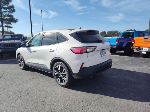 Used 2021 Ford Escape SE w/ SE Sport Appearance Package image 8