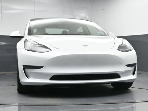 Used 2023 Tesla Model 3 Standard Range image 22