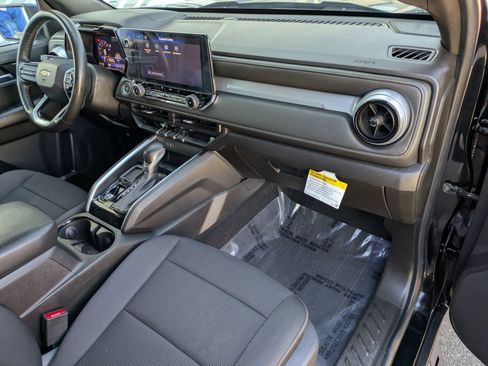 Used 2024 Chevrolet Colorado LT image 28