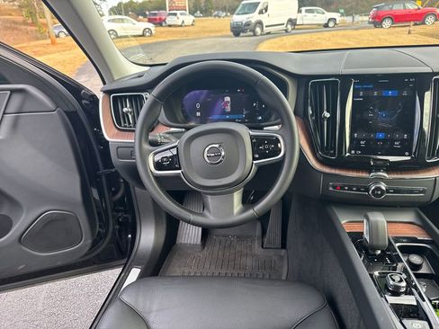 Certified 2023 Volvo XC60 B5 Plus w/ Protection Package Premier image 17