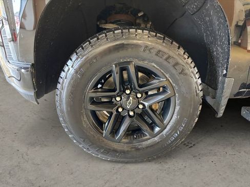 Used 2021 Chevrolet Silverado 1500 LT Trail Boss w/ Convenience Package II image 15