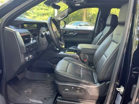 Used 2025 GMC Yukon Denali w/ Denali Reserve Package AWD/4WD image 5