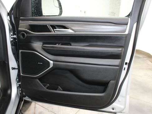 Used 2023 Jeep Wagoneer L Series III w/ Preferred Equipment Group AWD/4WD image 41