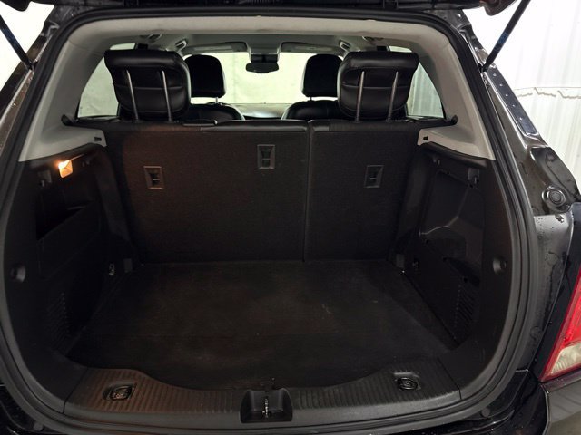 Used 2021 Chevrolet Trax LT w/ Midnight Edition FWD image 10