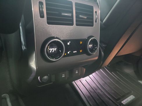 Used 2018 Land Rover Range Rover Sport HSE image 40