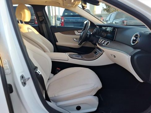 Used 2023 Mercedes-Benz E 350 4MATIC Sedan image 17