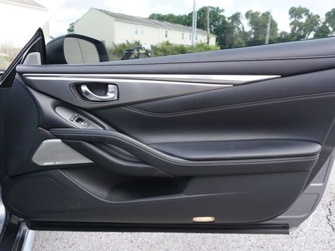 Used 2018 INFINITI Q60 3.0t Luxe RWD image 15