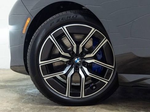 Used 2025 BMW 760i xDrive w/ Executive Package AWD/4WD image 23