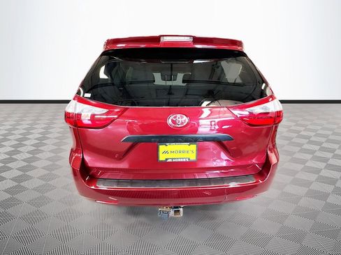 Used 2020 Toyota Sienna L image 32