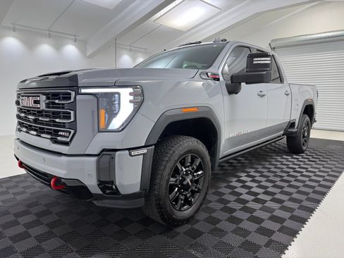 Used 2025 GMC Sierra 2500 AT4 w/ AT4 Premium Plus Package AWD/4WD image 3