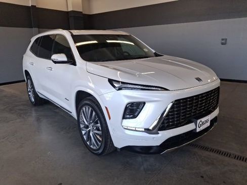 Used 2025 Buick Enclave Avenir w/ Super Cruise Package image 2