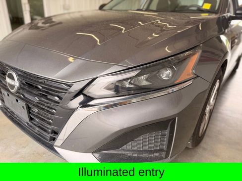 Used 2024 Nissan Altima 2.5 S FWD image 11