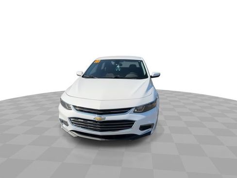 Used 2018 Chevrolet Malibu LT w/ Leather Package FWD image 3