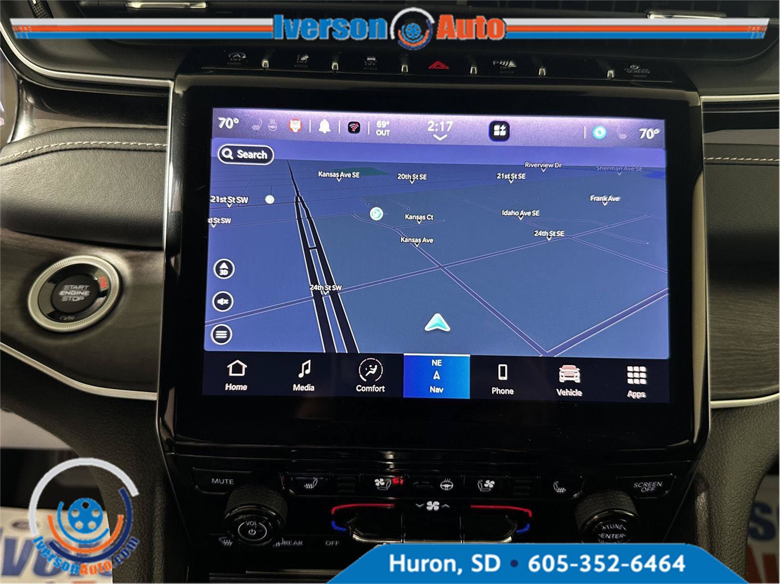 Used 2023 Jeep Grand Cherokee Limited w/ Luxury Tech Group II AWD/4WD image 18
