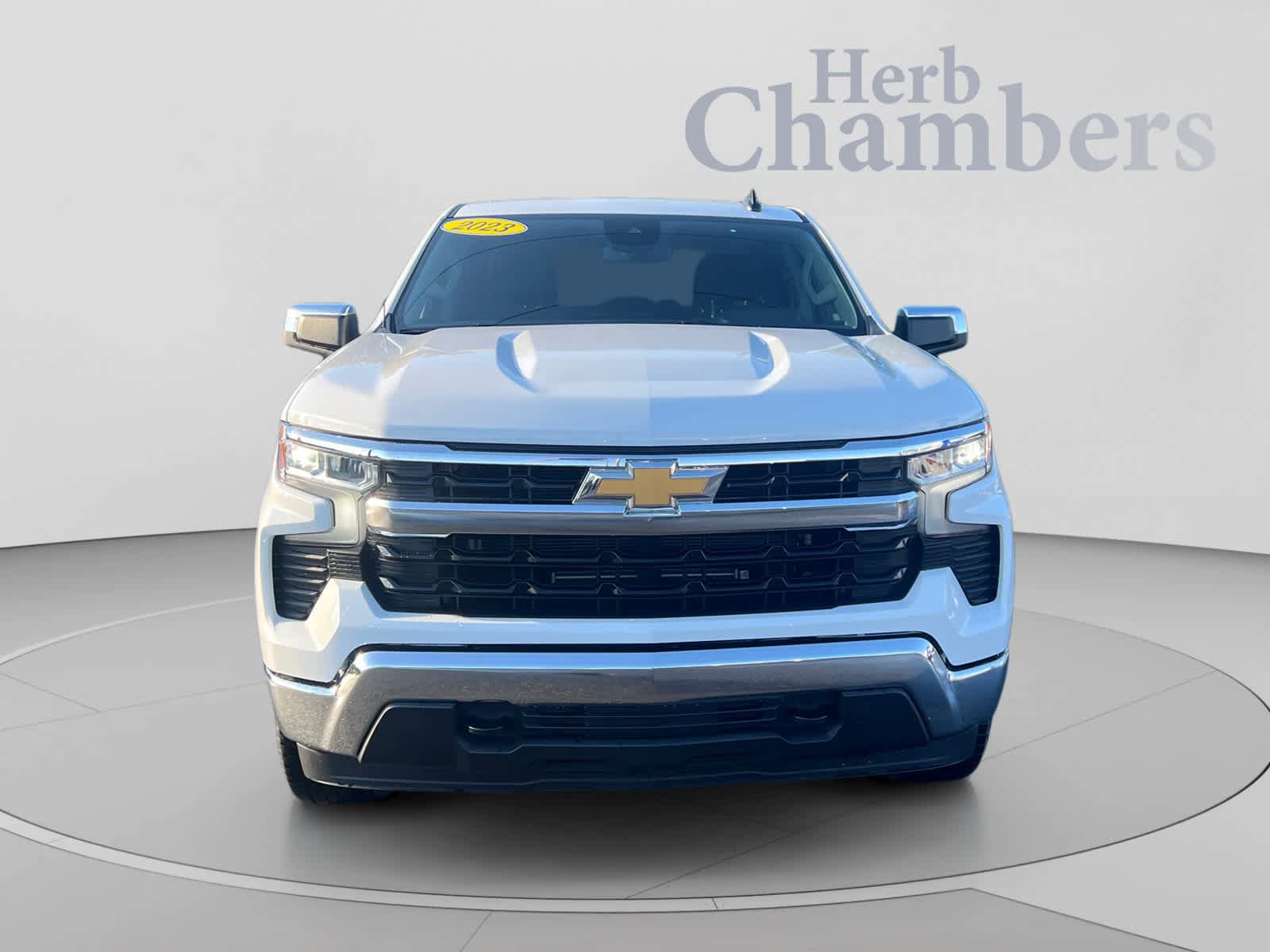 Used 2023 Chevrolet Silverado 1500 LT AWD/4WD image 2