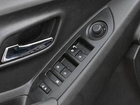 Used 2020 Chevrolet Trax LT FWD image 20