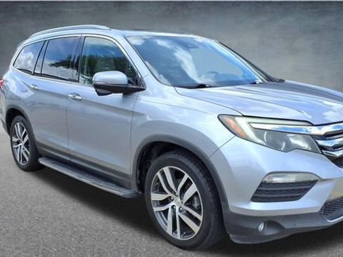 Used 2016 Honda Pilot Touring image 11