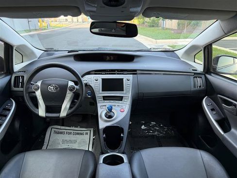 Used 2015 Toyota Prius Five w/ Advanced Technology Package FWD image 36