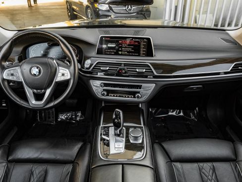 Used 2021 BMW 750i xDrive image 14
