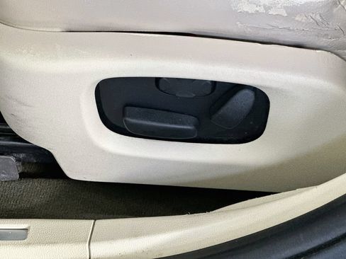 Used 2016 Lincoln MKS AWD image 21