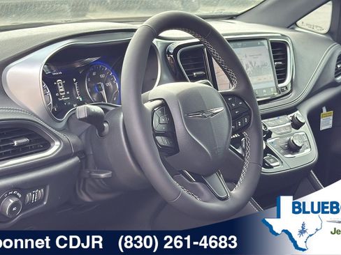 New 2026 Chrysler Pacifica Limited w/ S Appearance Package FWD image 10