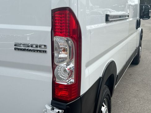 Used 2023 RAM ProMaster 2500 w/ Convenience Group image 21