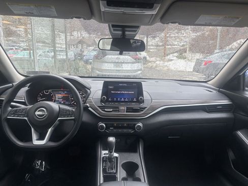 Used 2025 Nissan Altima 2.5 SV image 34