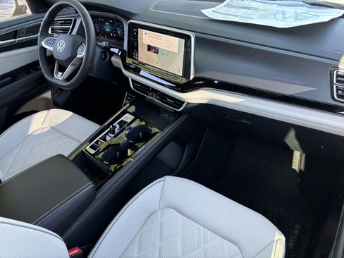 New 2026 Volkswagen Atlas Cross Sport SEL Premium R-Line image 9
