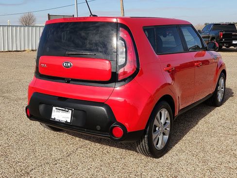 Used 2016 Kia Soul + image 4