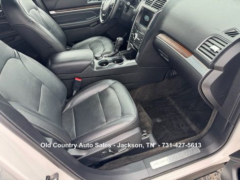 Used 2017 Ford Explorer Limited w/ Equipment Group 301A AWD/4WD image 22