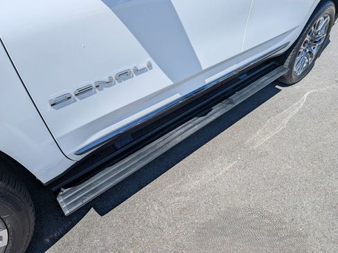 Used 2023 GMC Yukon Denali Ultimate image 12