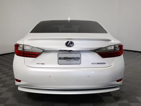 Used 2016 Lexus ES 300h w/ Luxury Package w/Wood Trim FWD image 3